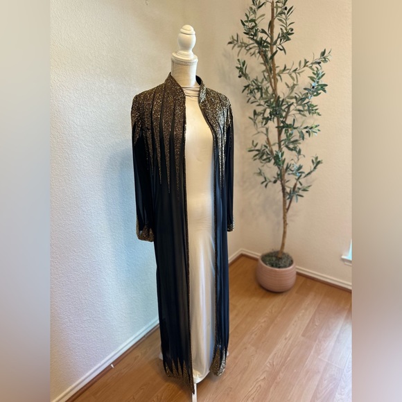 Heavily embellished and embroidered black open abaya one piece size large ✨ - Picture 14 of 16